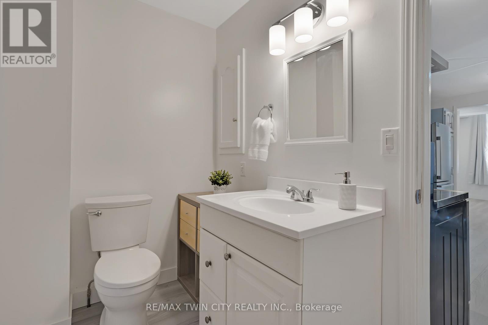 7 Frederick Street S, Halton Hills, Ontario  L7J 2B7 - Photo 24 - W12460130