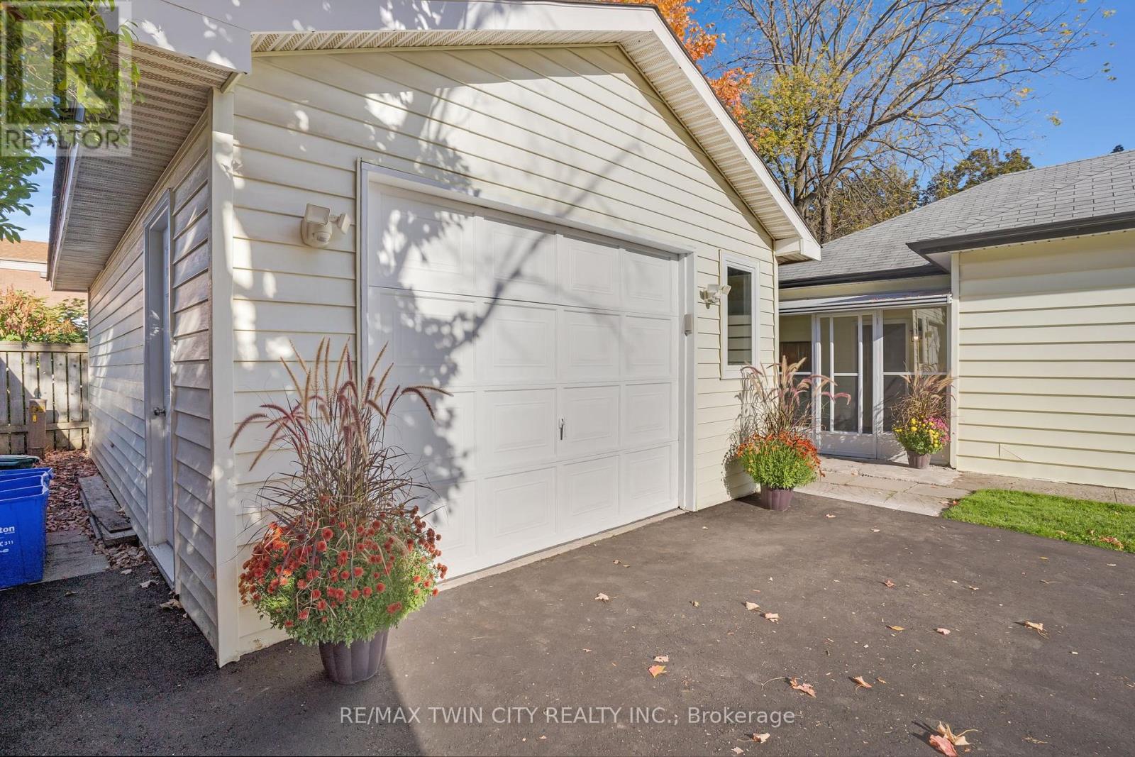 7 Frederick Street S, Halton Hills, Ontario  L7J 2B7 - Photo 6 - W12460130