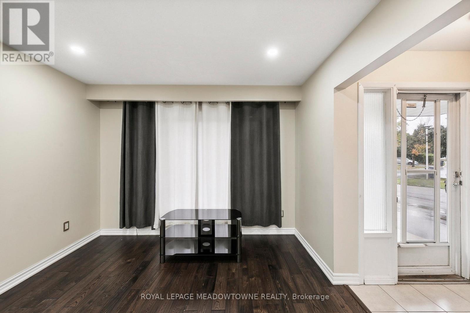 Upper - 11 Juniper Crescent, Brampton, Ontario  L6S 1J9 - Photo 12 - W12460149