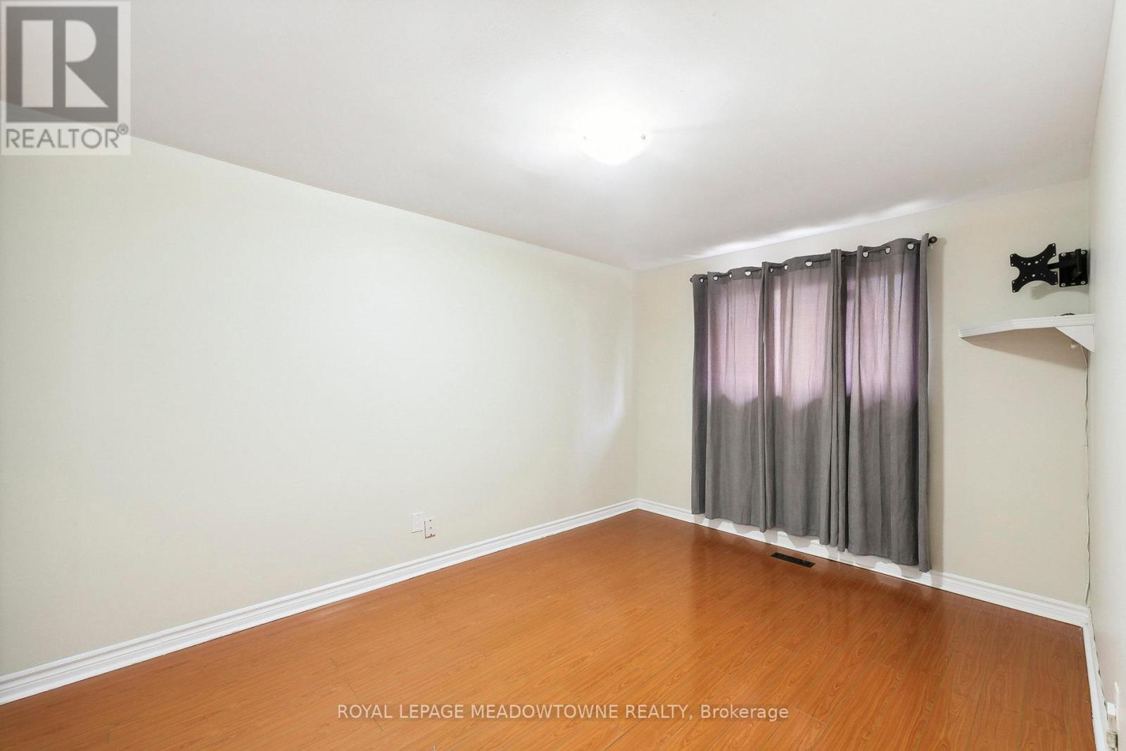 Upper - 11 Juniper Crescent, Brampton, Ontario  L6S 1J9 - Photo 7 - W12460149