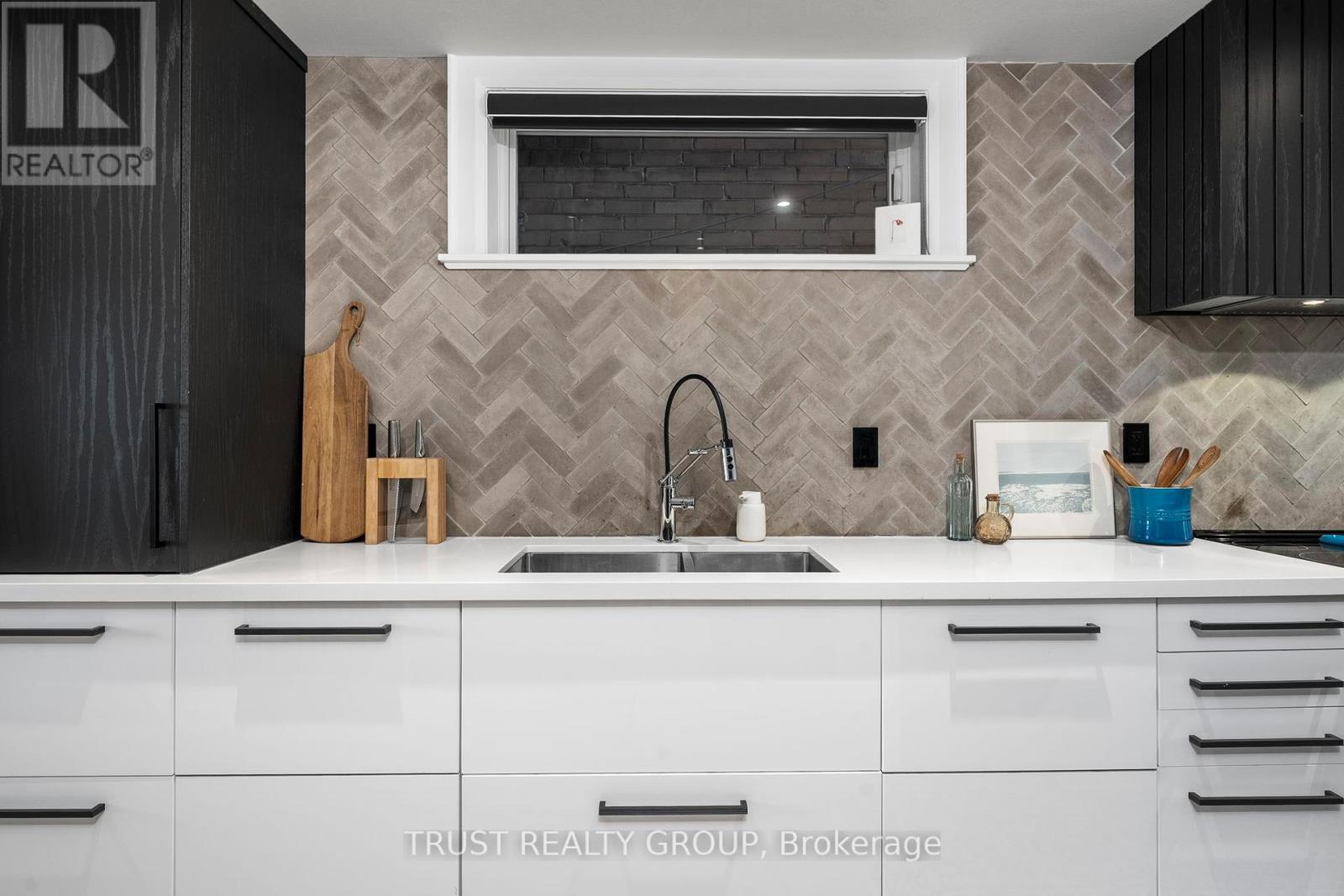 153 Wallace Avenue, Toronto, Ontario  M6H 1V1 - Photo 10 - W12460152