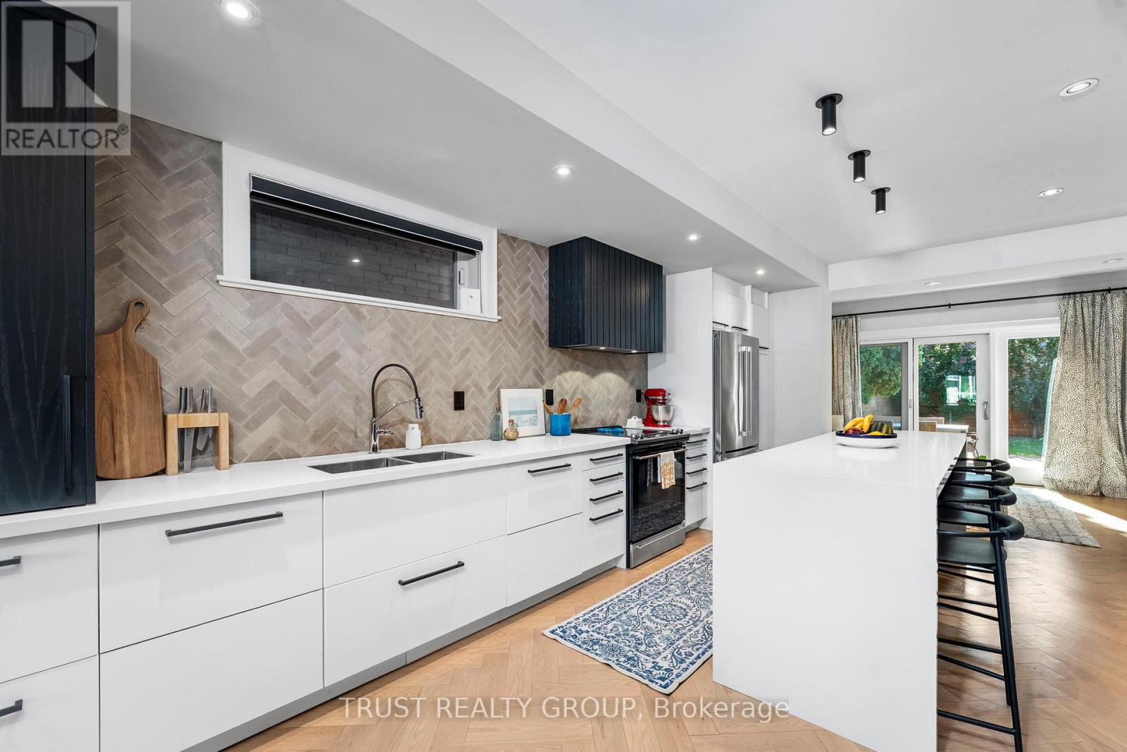 153 Wallace Avenue, Toronto, Ontario  M6H 1V1 - Photo 11 - W12460152