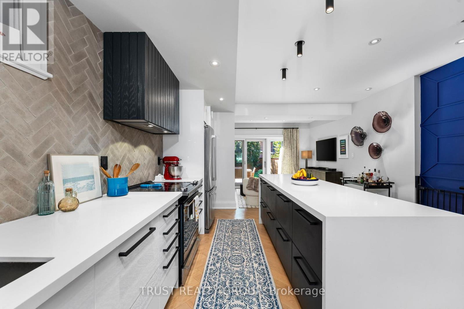153 Wallace Avenue, Toronto, Ontario  M6H 1V1 - Photo 12 - W12460152