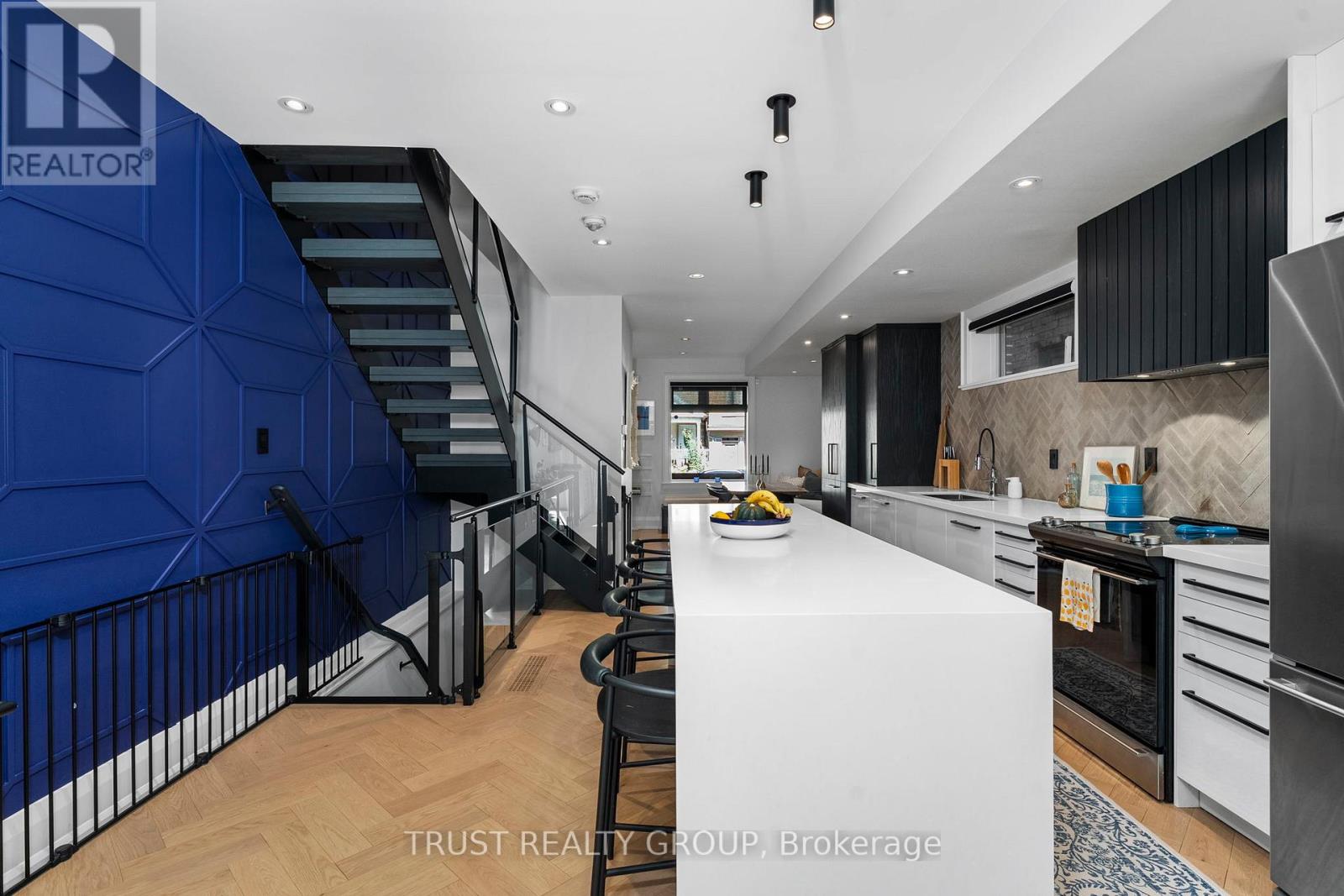 153 Wallace Avenue, Toronto, Ontario  M6H 1V1 - Photo 18 - W12460152