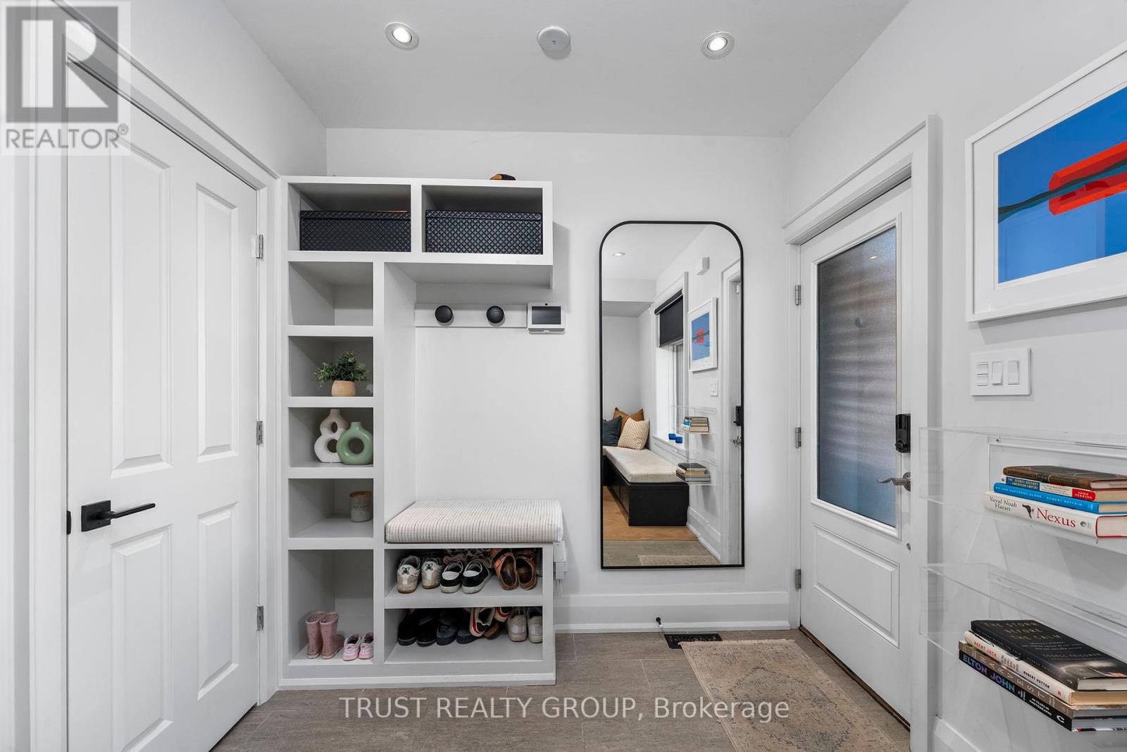 153 Wallace Avenue, Toronto, Ontario  M6H 1V1 - Photo 5 - W12460152
