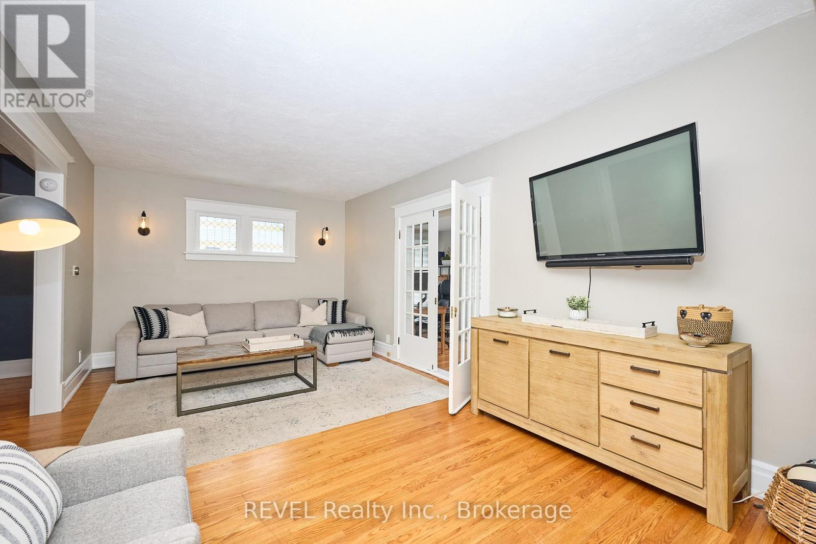 5849 Symmes Street, Niagara Falls, Ontario  L2G 2G4 - Photo 18 - X12406816