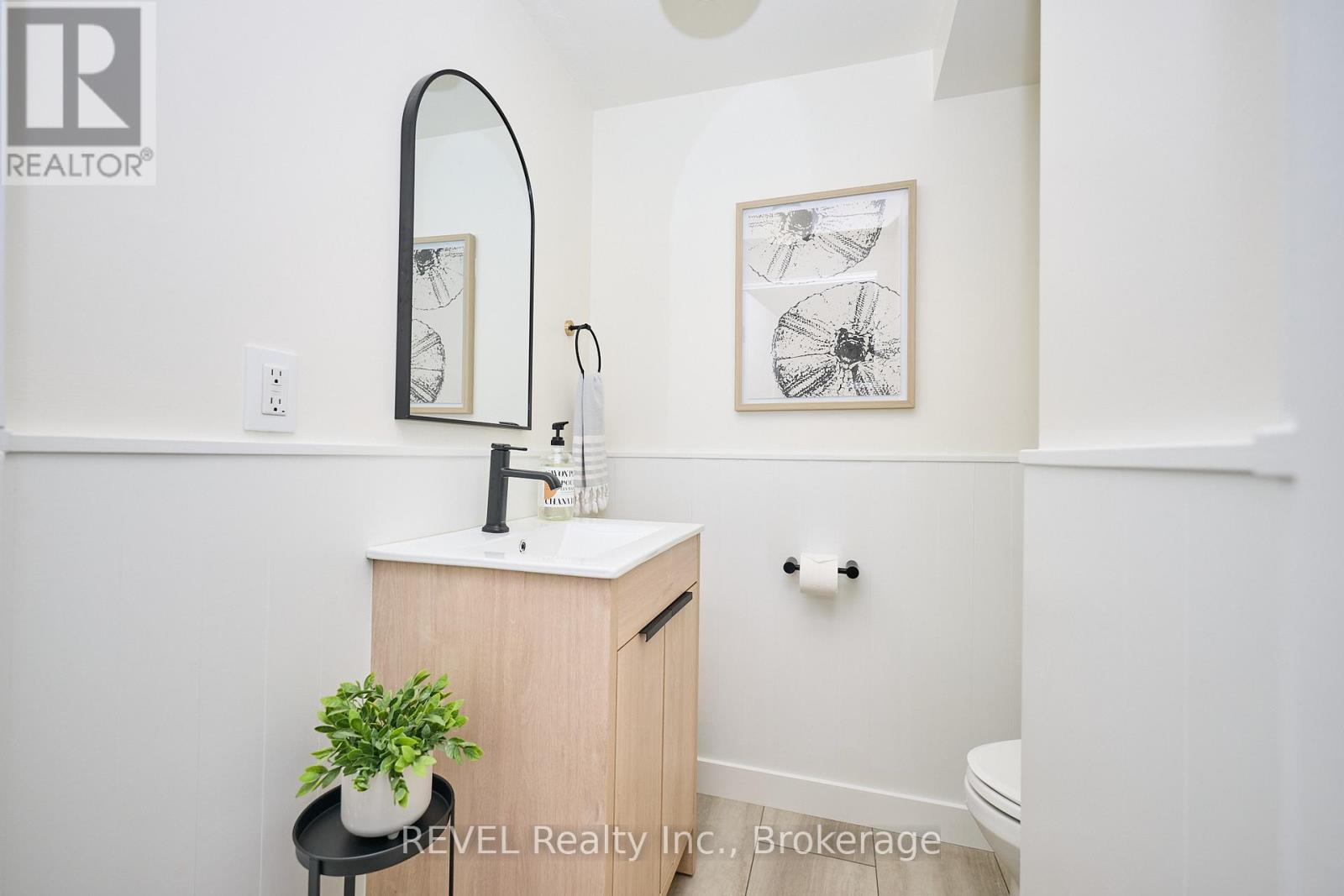 5849 Symmes Street, Niagara Falls, Ontario  L2G 2G4 - Photo 22 - X12406816