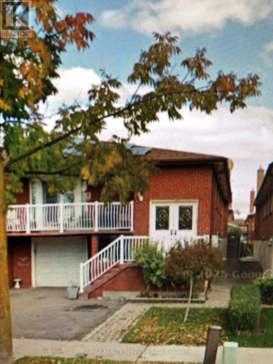 17 FALLWAY ROAD, Brampton, Ontario