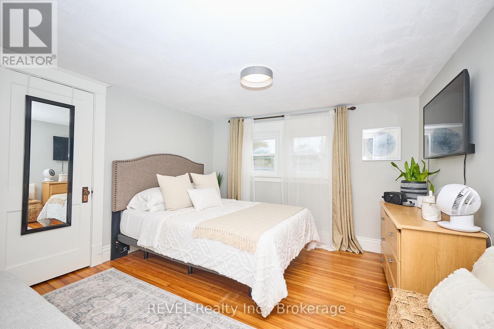 5849 Symmes Street, Niagara Falls, Ontario  L2G 2G4 - Photo 26 - X12406816