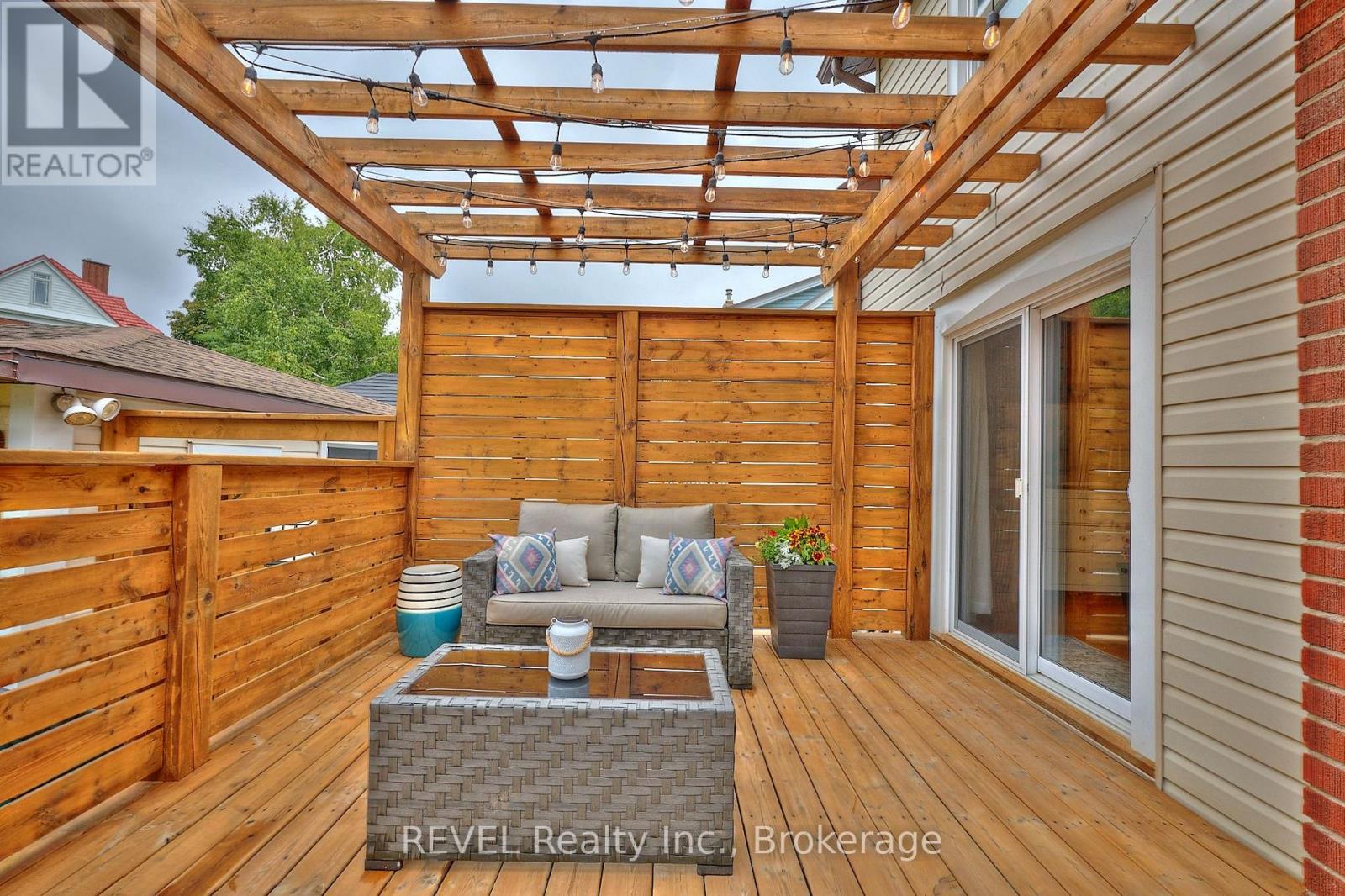 5849 Symmes Street, Niagara Falls, Ontario  L2G 2G4 - Photo 3 - X12406816