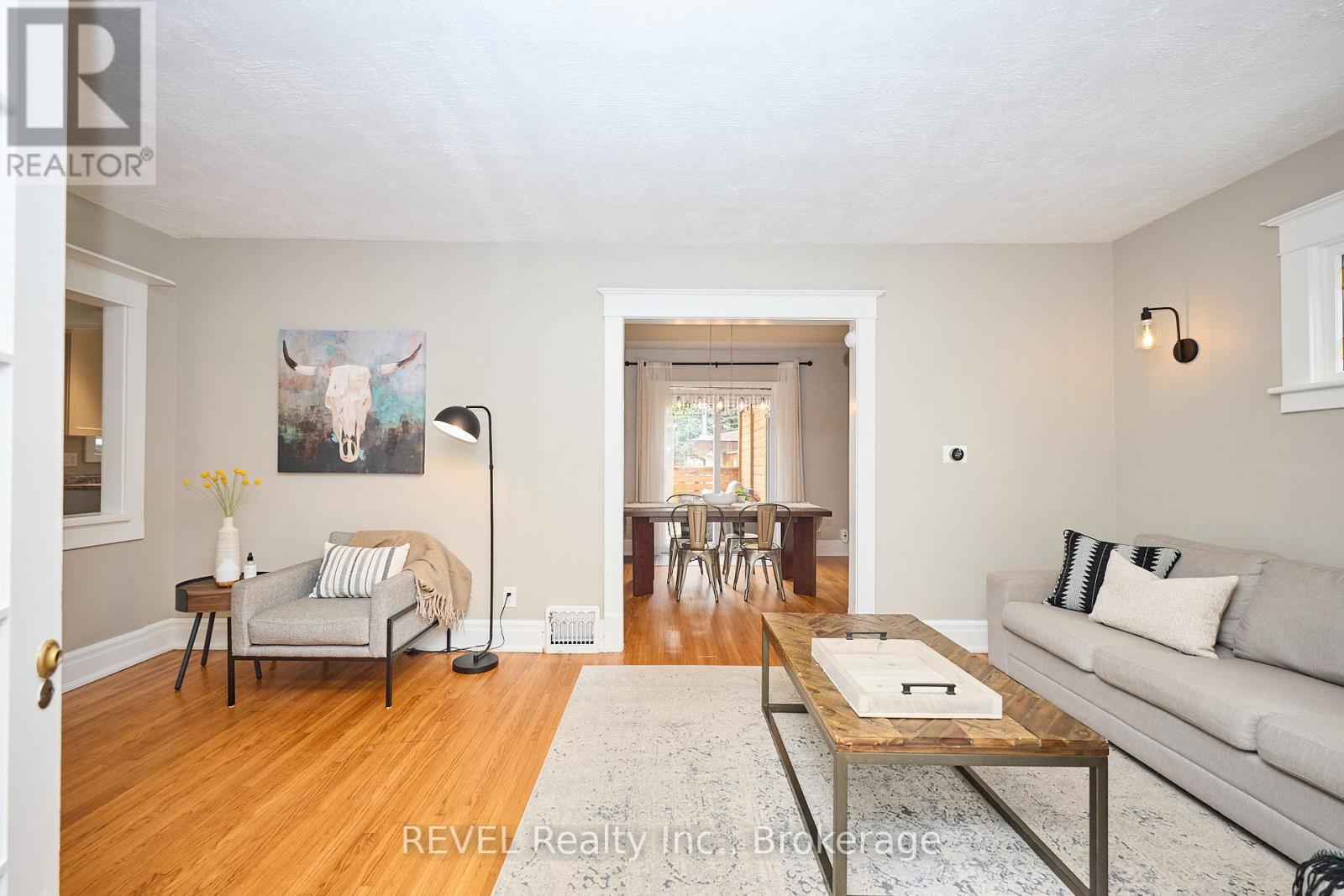 5849 Symmes Street, Niagara Falls, Ontario  L2G 2G4 - Photo 2 - X12406816