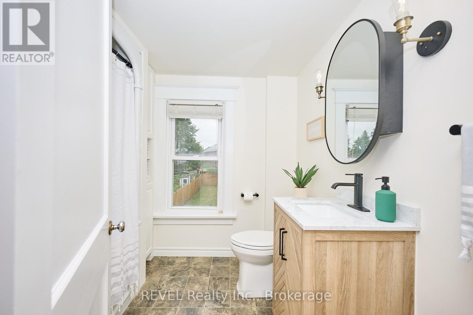 5849 Symmes Street, Niagara Falls, Ontario  L2G 2G4 - Photo 24 - X12406816