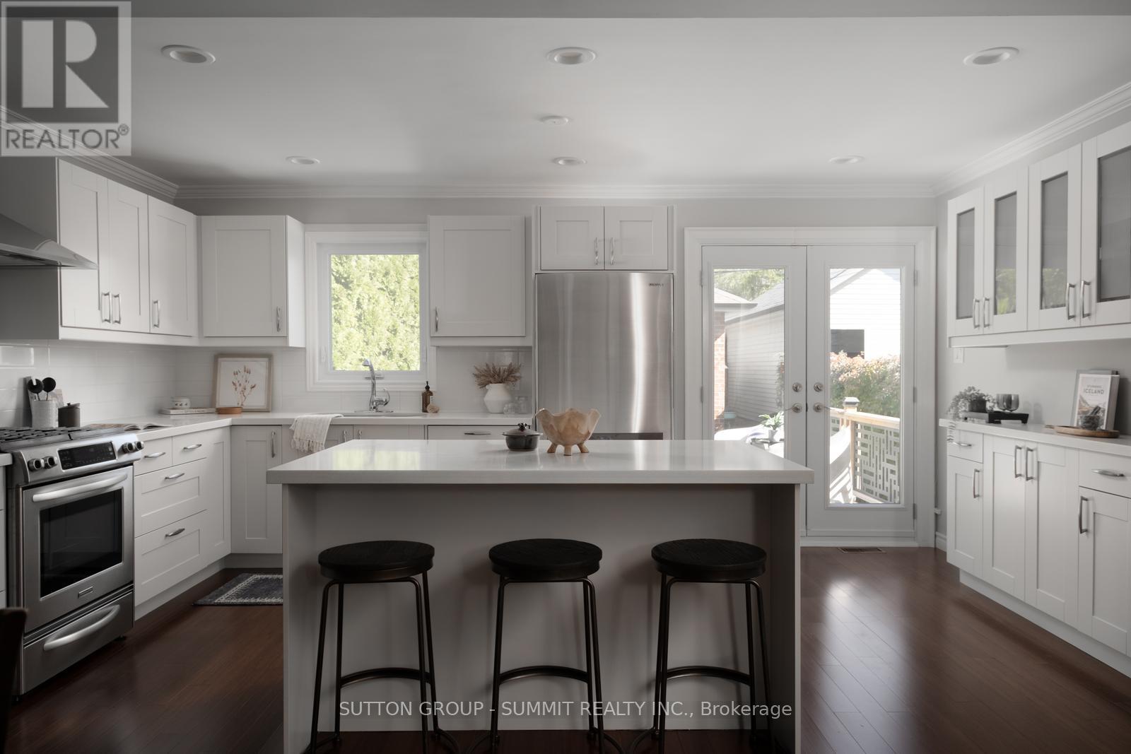 157 Humbercrest Boulevard, Toronto, Ontario  M6S 4L5 - Photo 16 - W12460164