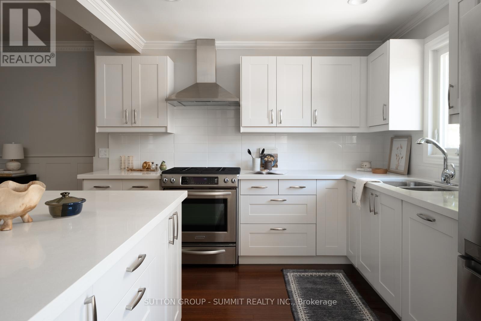 157 Humbercrest Boulevard, Toronto, Ontario  M6S 4L5 - Photo 19 - W12460164