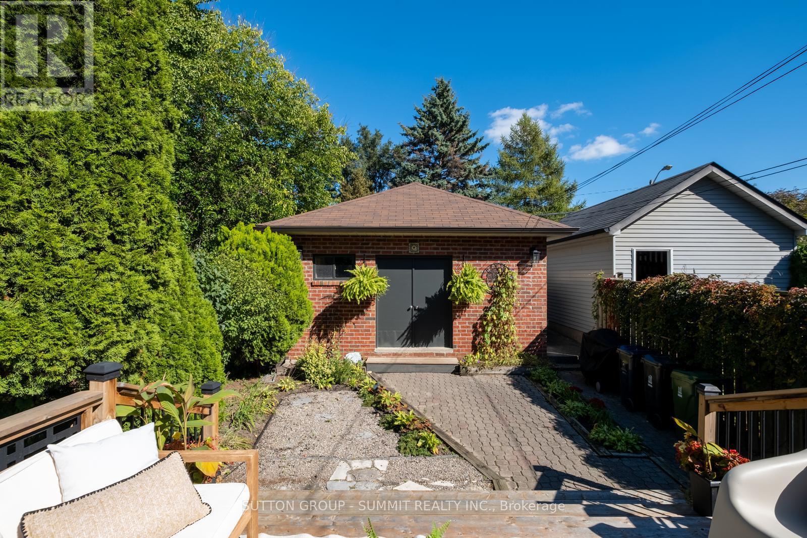 157 Humbercrest Boulevard, Toronto, Ontario  M6S 4L5 - Photo 23 - W12460164