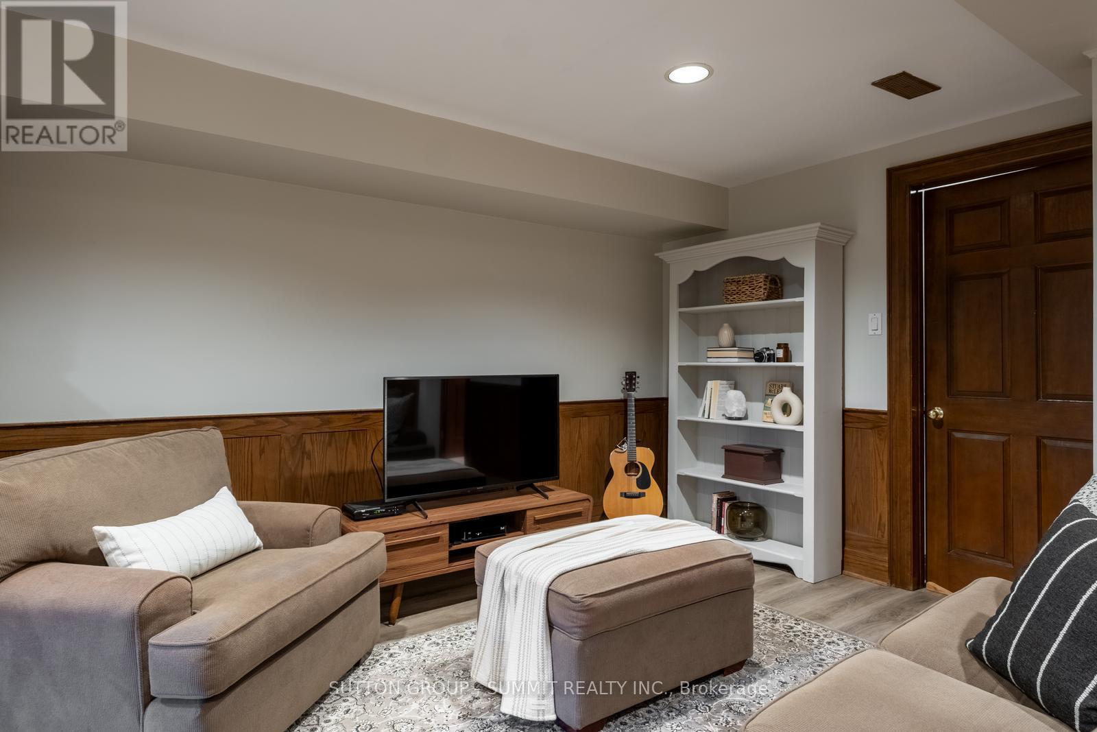157 Humbercrest Boulevard, Toronto, Ontario  M6S 4L5 - Photo 40 - W12460164