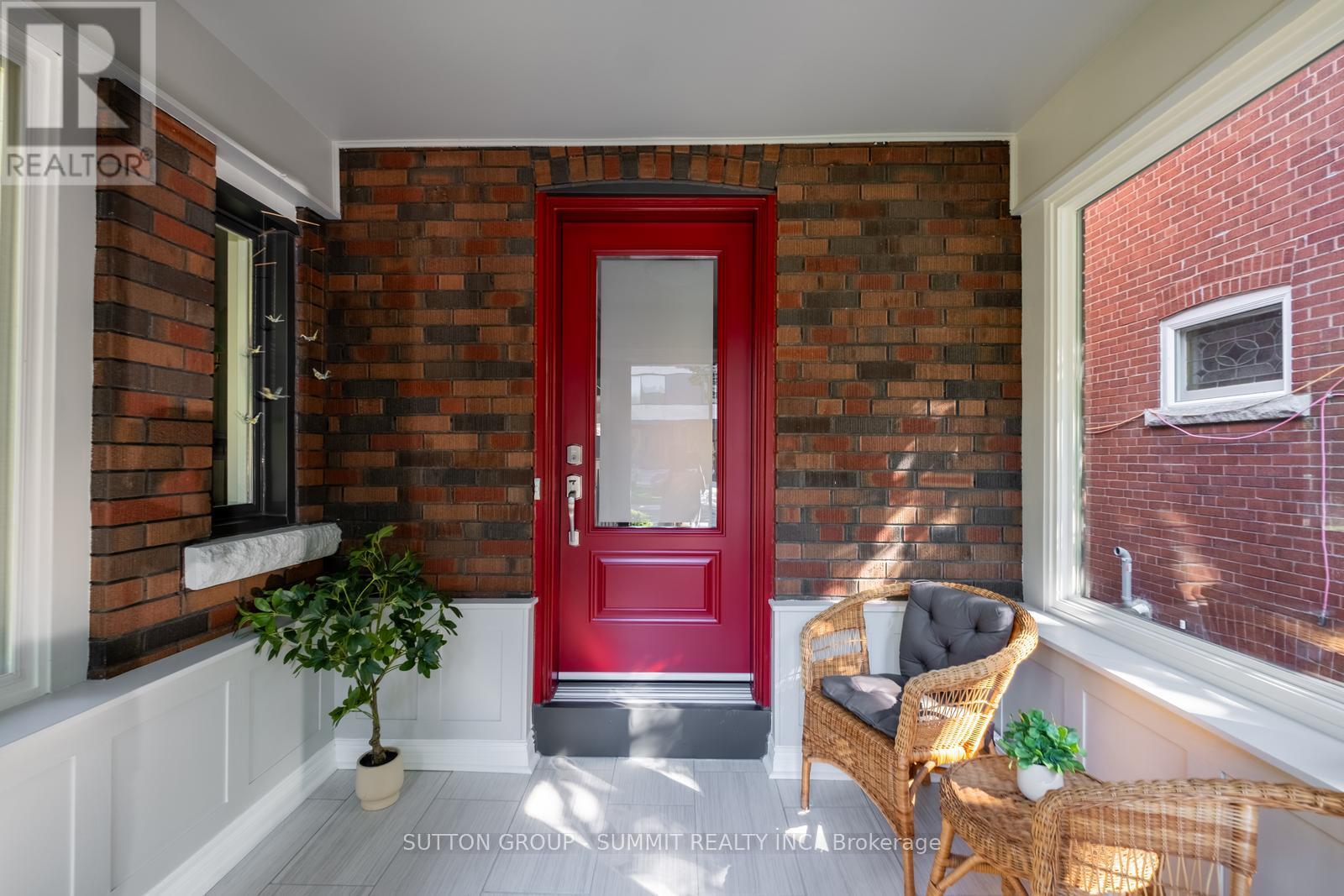 157 Humbercrest Boulevard, Toronto, Ontario  M6S 4L5 - Photo 5 - W12460164