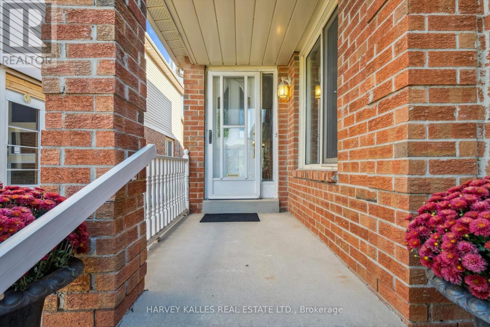 3932 Rushton Crescent, Mississauga, Ontario  L5L 4H8 - Photo 3 - W12460171
