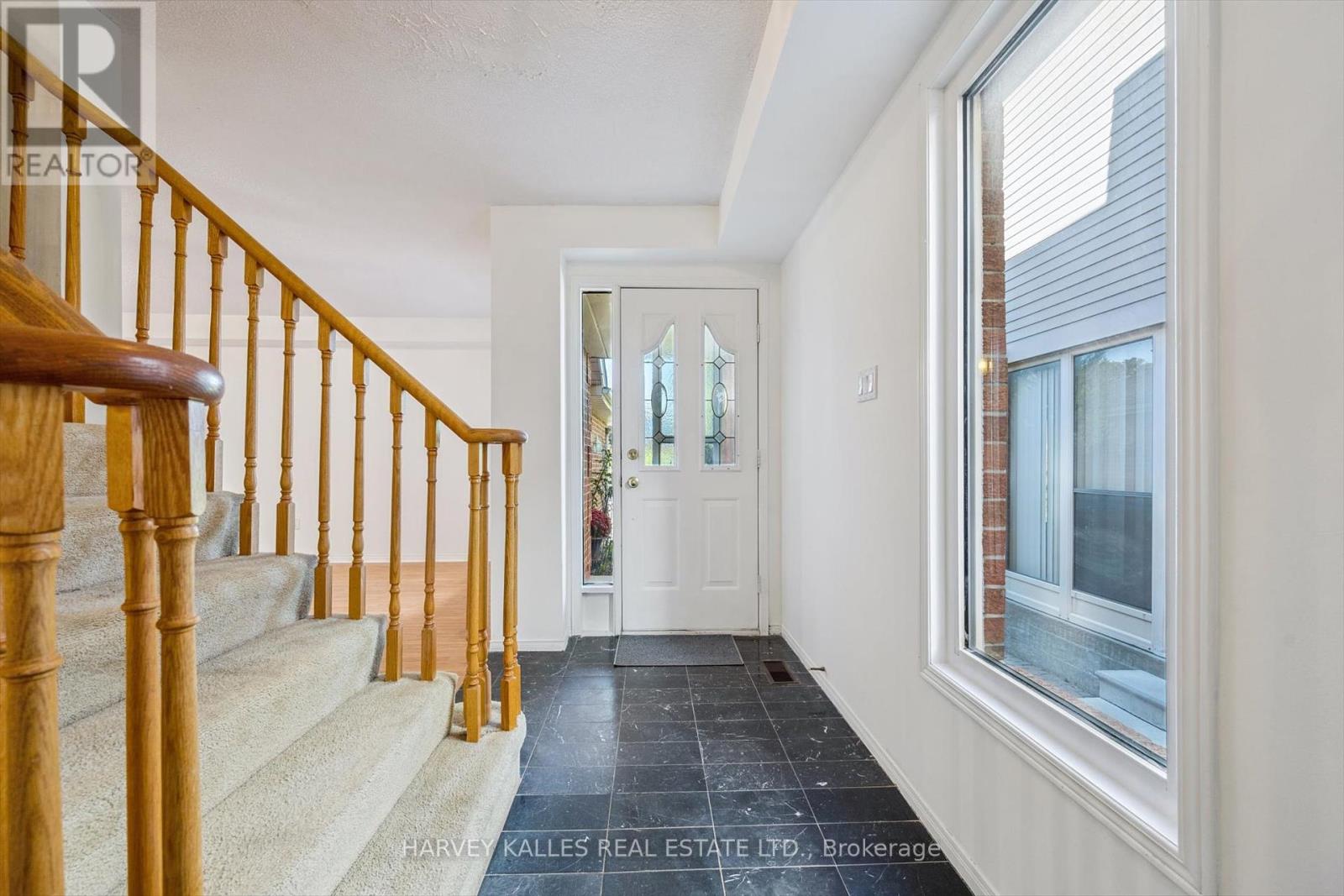 3932 Rushton Crescent, Mississauga, Ontario  L5L 4H8 - Photo 4 - W12460171