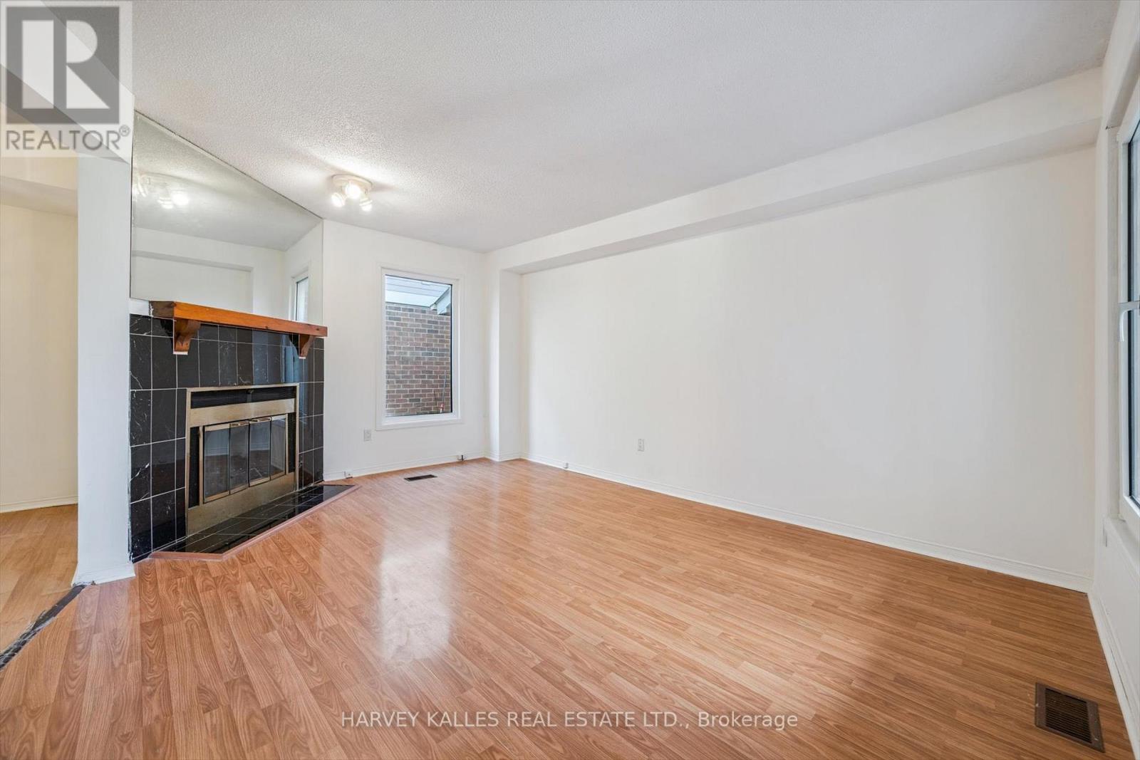 3932 Rushton Crescent, Mississauga, Ontario  L5L 4H8 - Photo 5 - W12460171