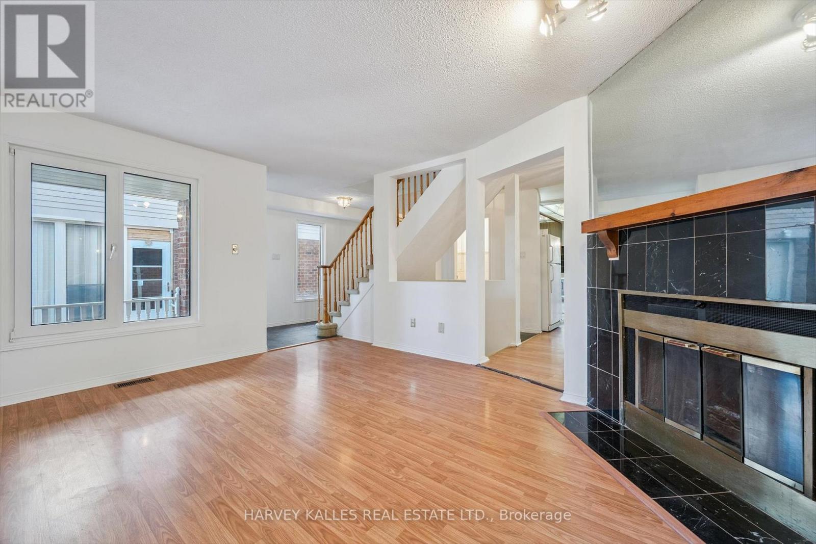 3932 Rushton Crescent, Mississauga, Ontario  L5L 4H8 - Photo 7 - W12460171