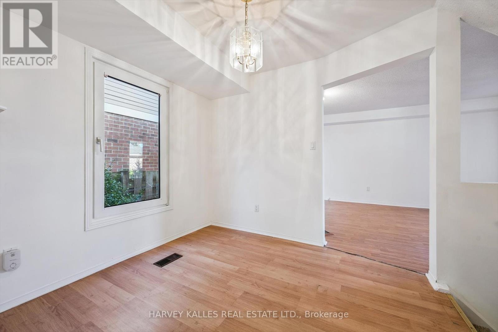 3932 Rushton Crescent, Mississauga, Ontario  L5L 4H8 - Photo 9 - W12460171