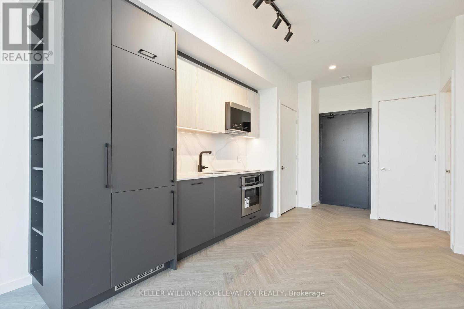 818 - 689 The Queensway Street, Toronto, Ontario  M8Y 1L1 - Photo 11 - W12460176