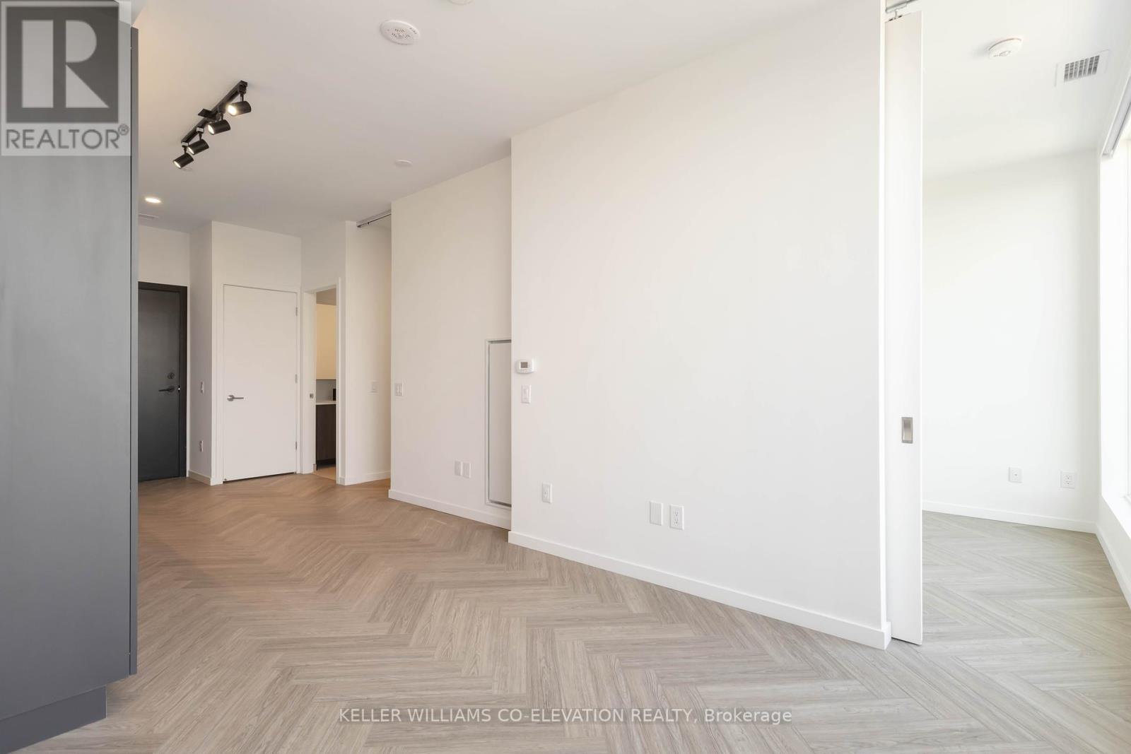 818 - 689 The Queensway Street, Toronto, Ontario  M8Y 1L1 - Photo 9 - W12460176