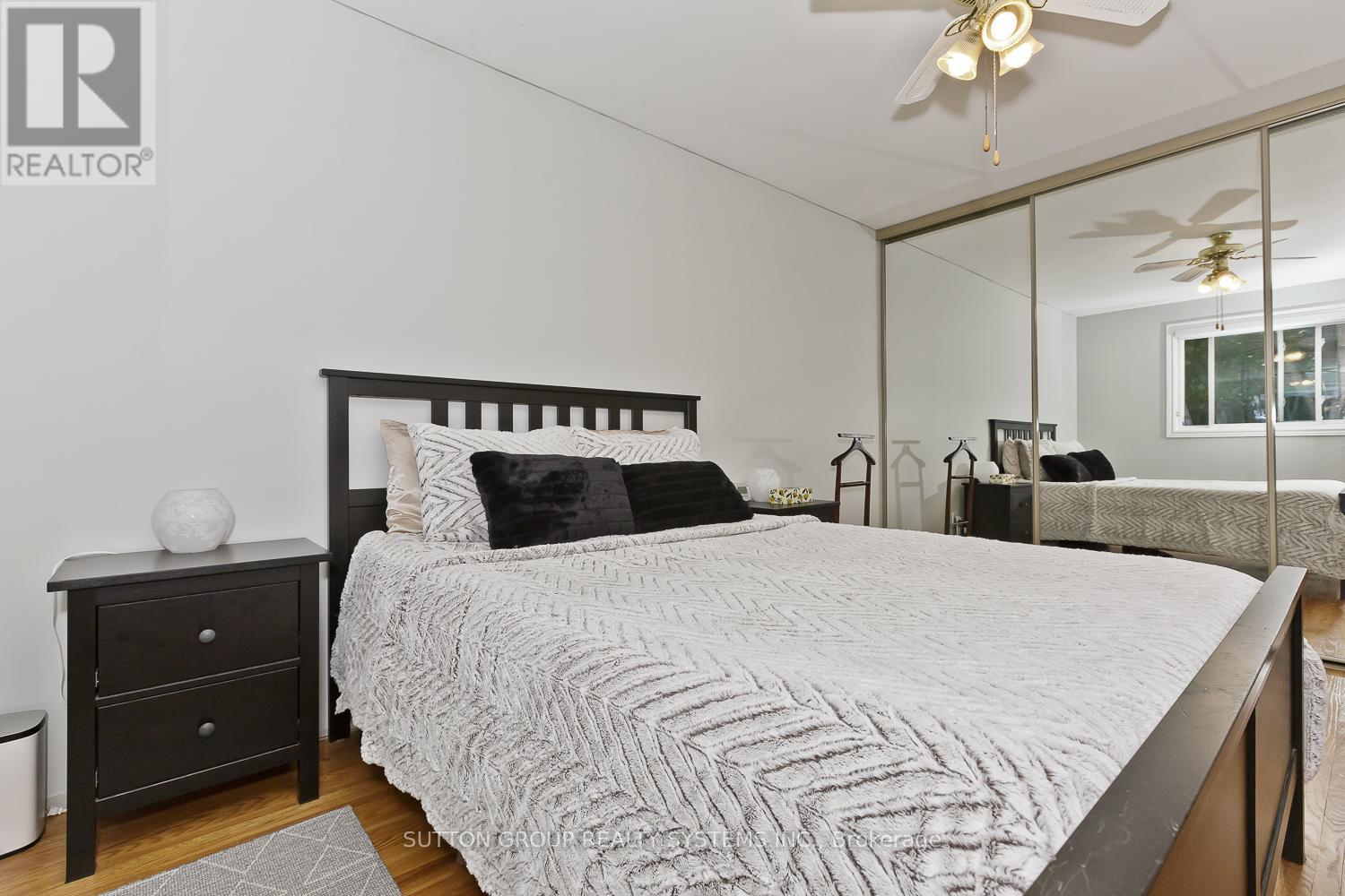 1535 Thetford Court, Mississauga, Ontario  L5J 3N2 - Photo 15 - W12460177