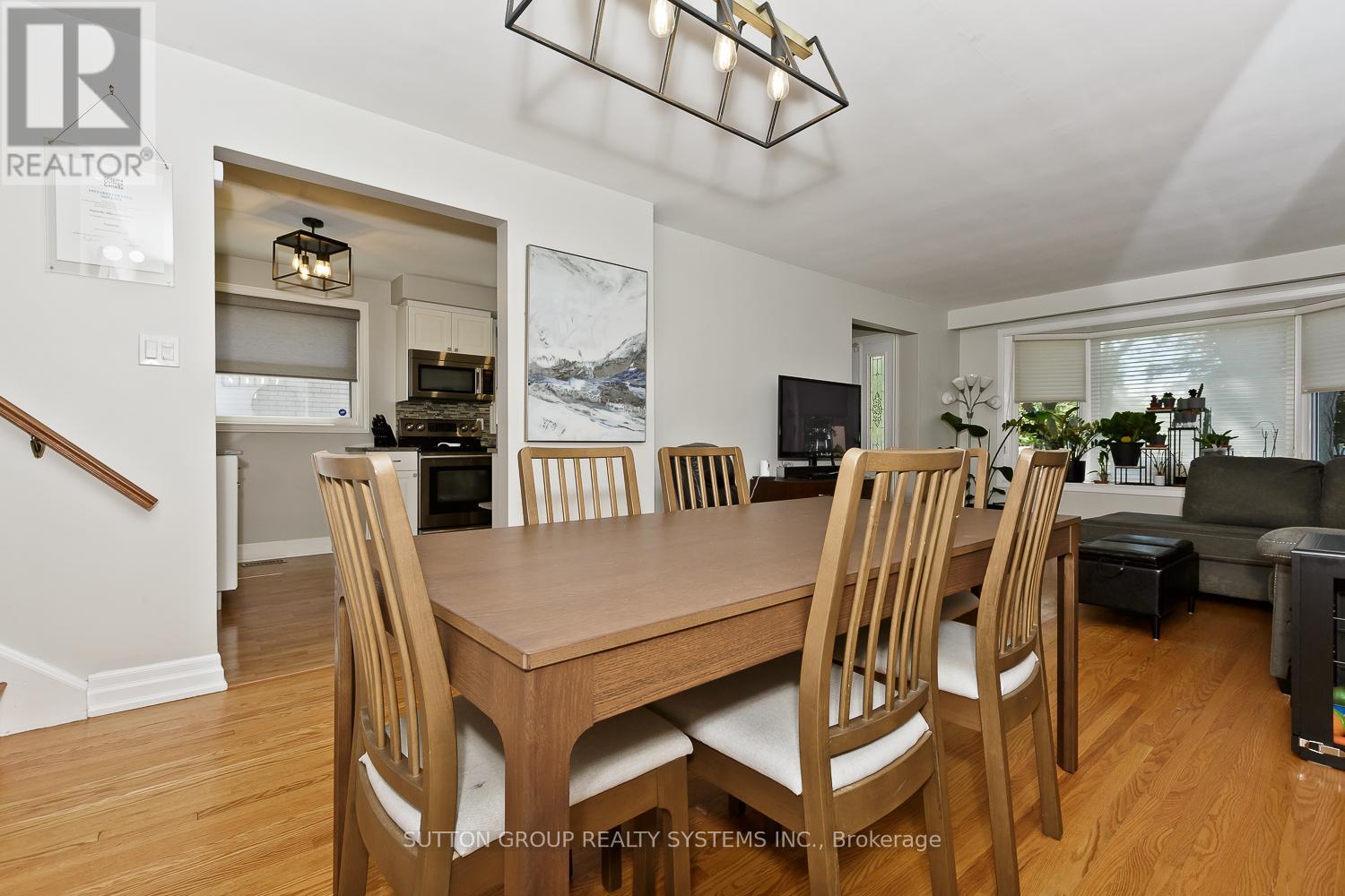 1535 Thetford Court, Mississauga, Ontario  L5J 3N2 - Photo 2 - W12460177