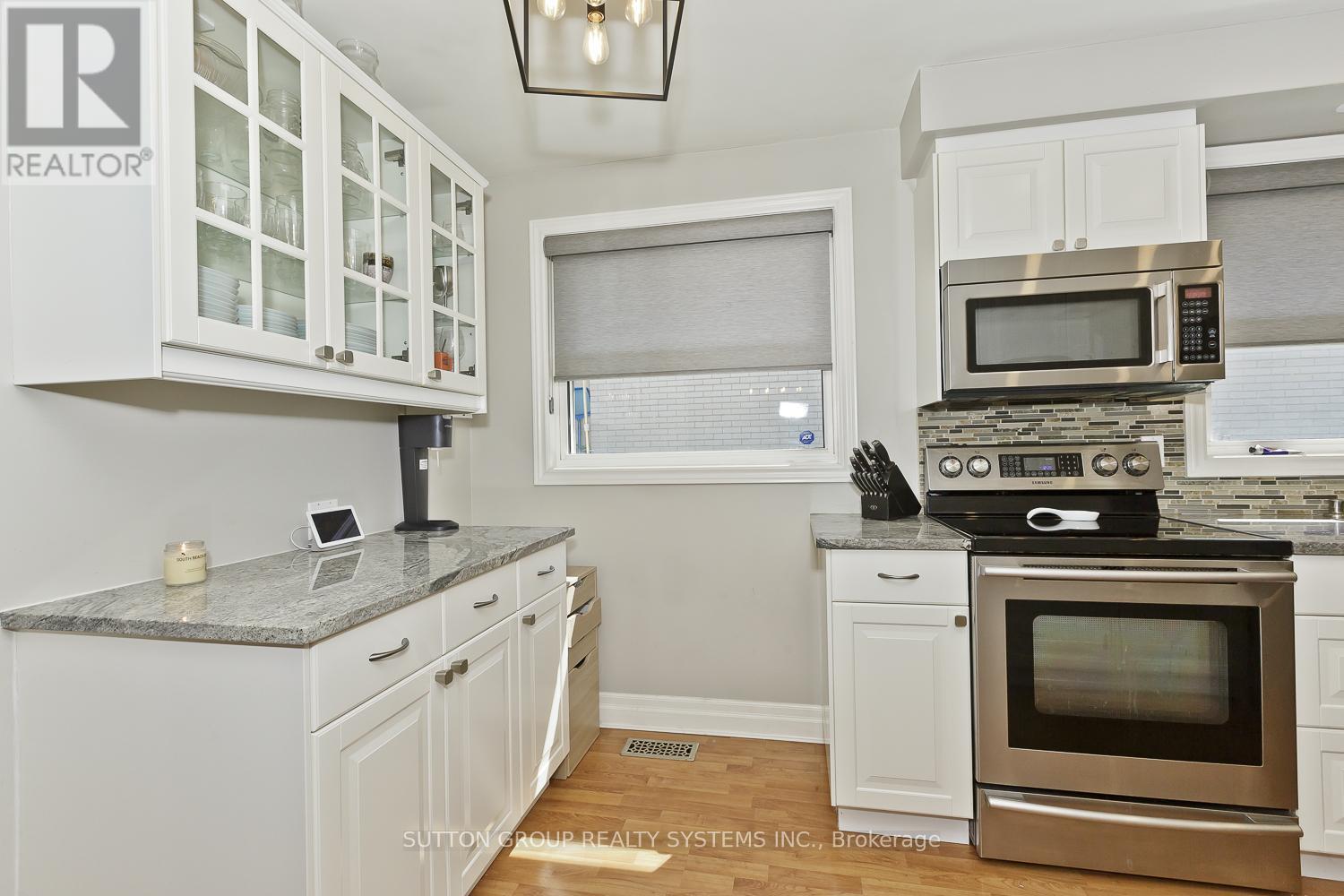 1535 Thetford Court, Mississauga, Ontario  L5J 3N2 - Photo 5 - W12460177