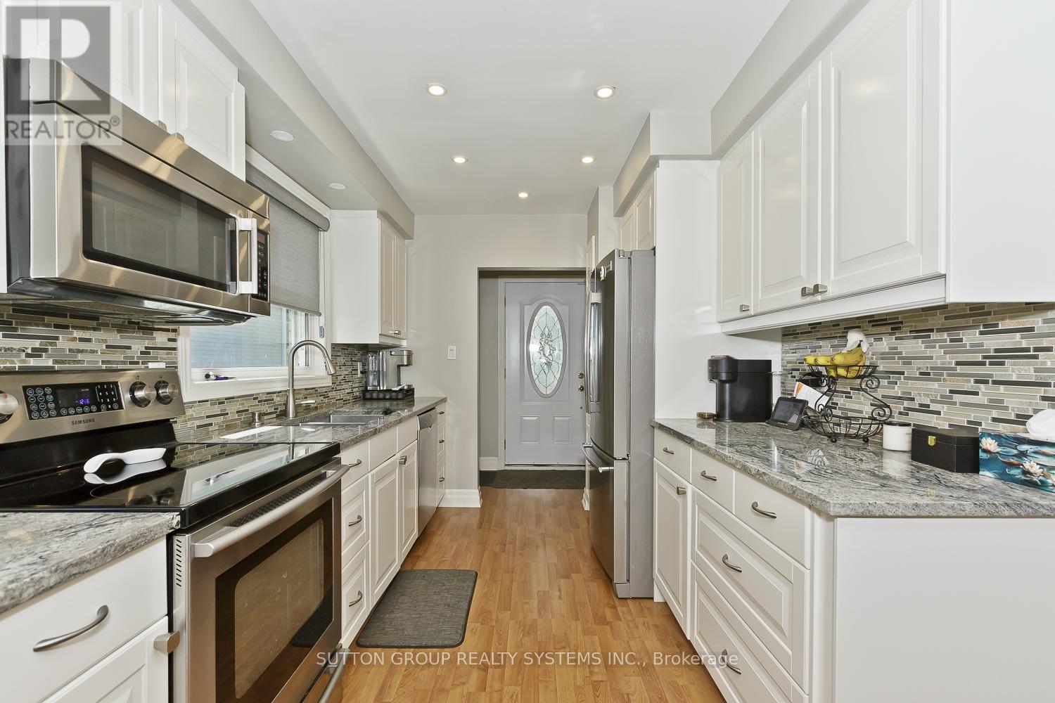 1535 Thetford Court, Mississauga, Ontario  L5J 3N2 - Photo 8 - W12460177