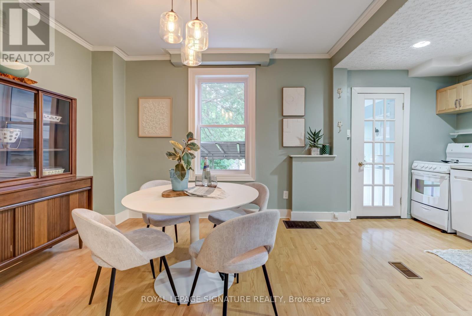 81 Fourth Street, Toronto, Ontario  M8V 2Y4 - Photo 10 - W12460201