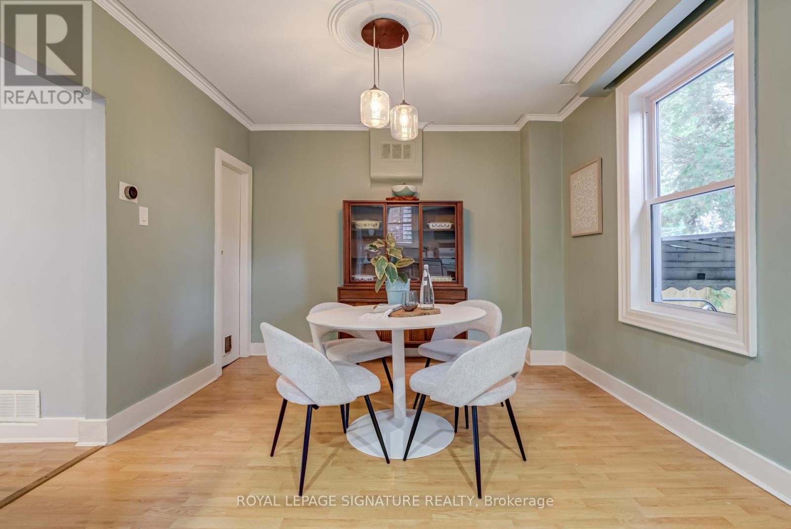 81 Fourth Street, Toronto, Ontario  M8V 2Y4 - Photo 11 - W12460201