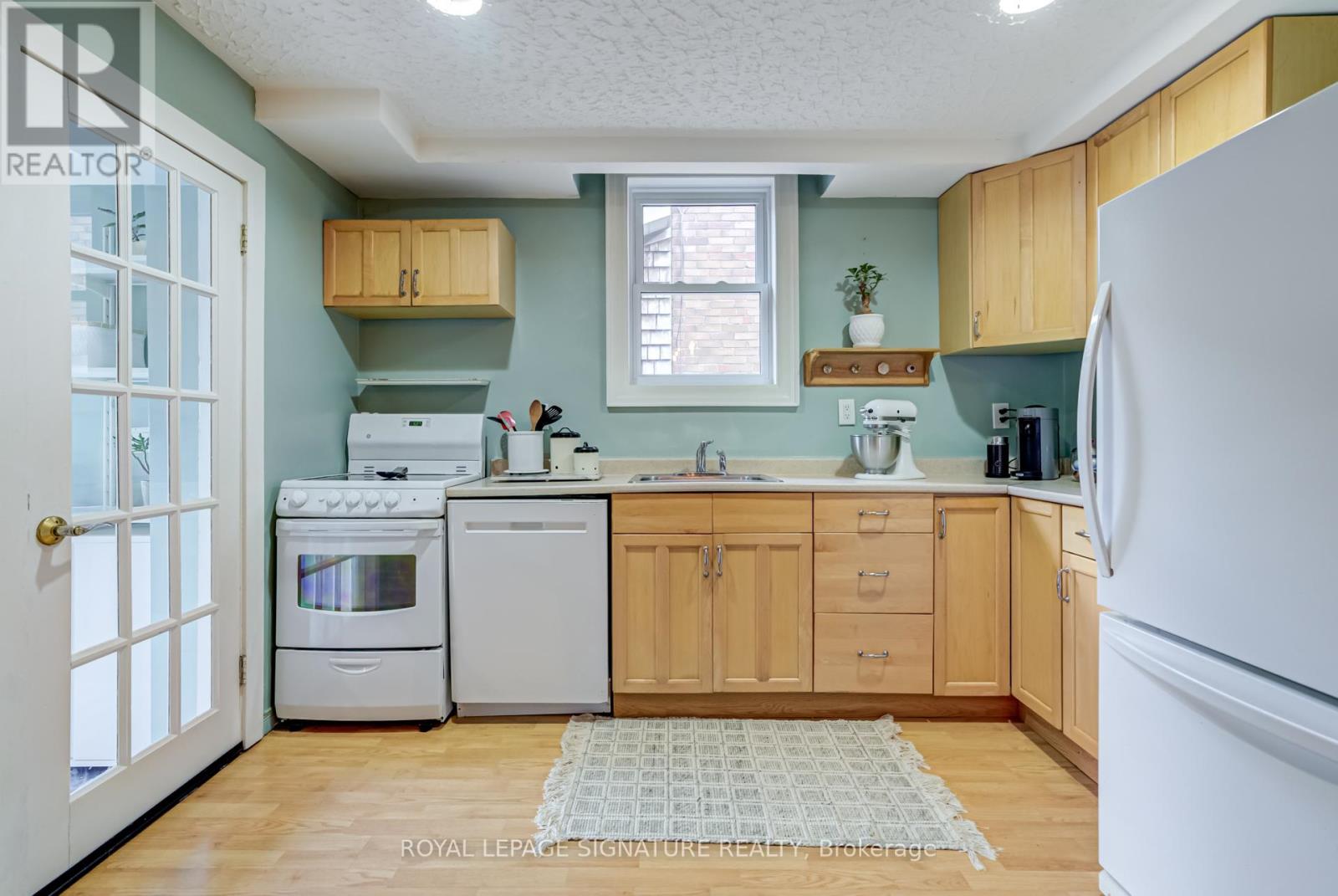 81 Fourth Street, Toronto, Ontario  M8V 2Y4 - Photo 12 - W12460201
