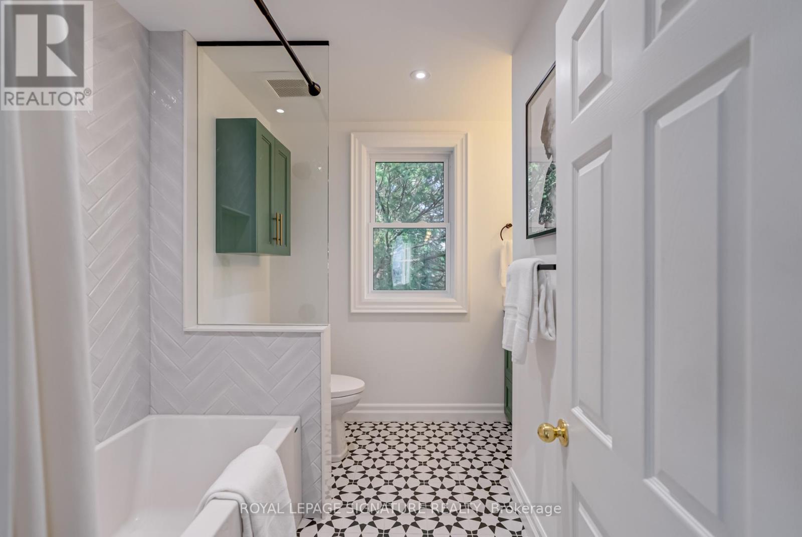 81 Fourth Street, Toronto, Ontario  M8V 2Y4 - Photo 19 - W12460201