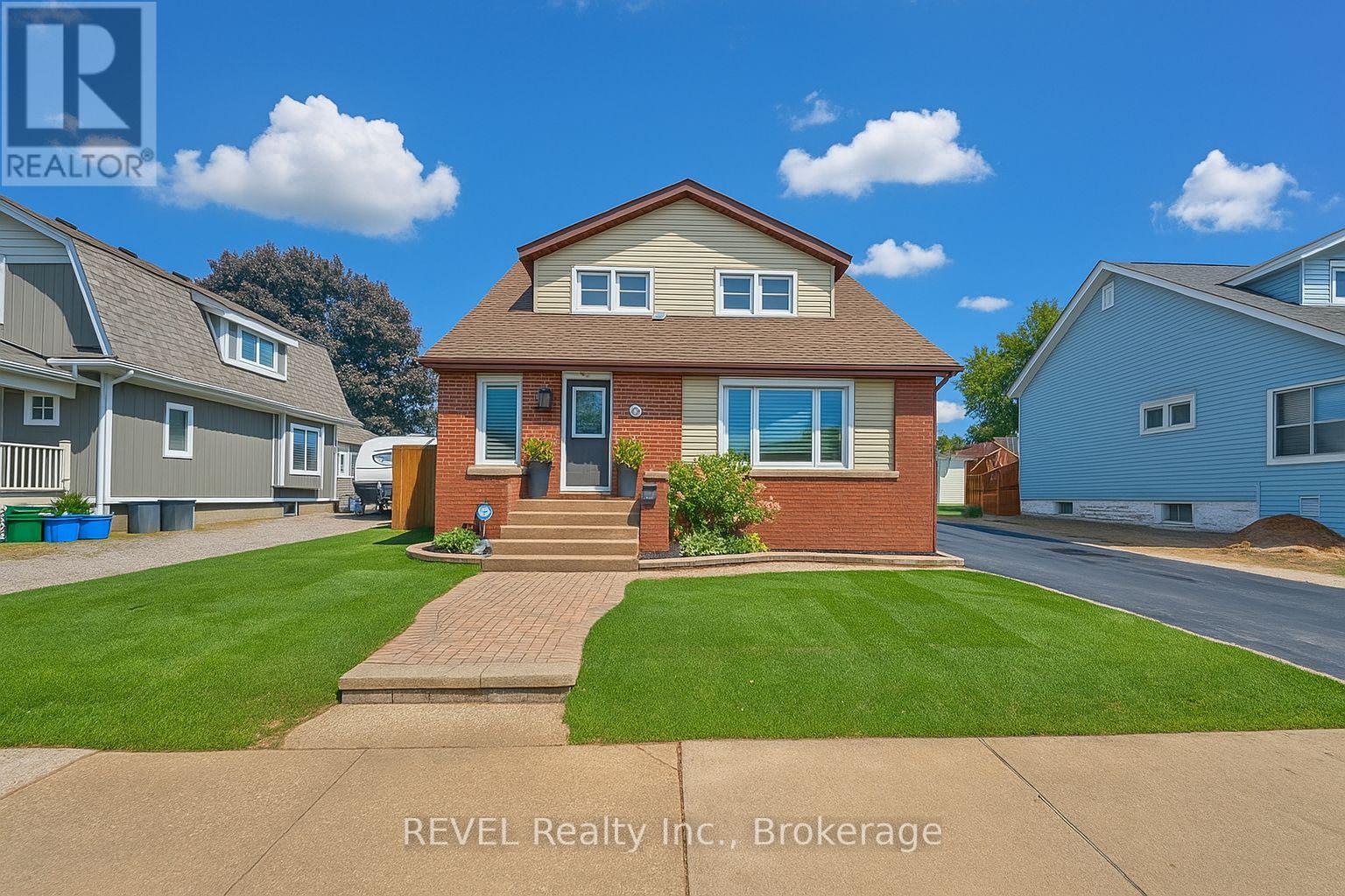 5849 Symmes Street, Niagara Falls, Ontario  L2G 2G4 - Photo 4 - X12406816