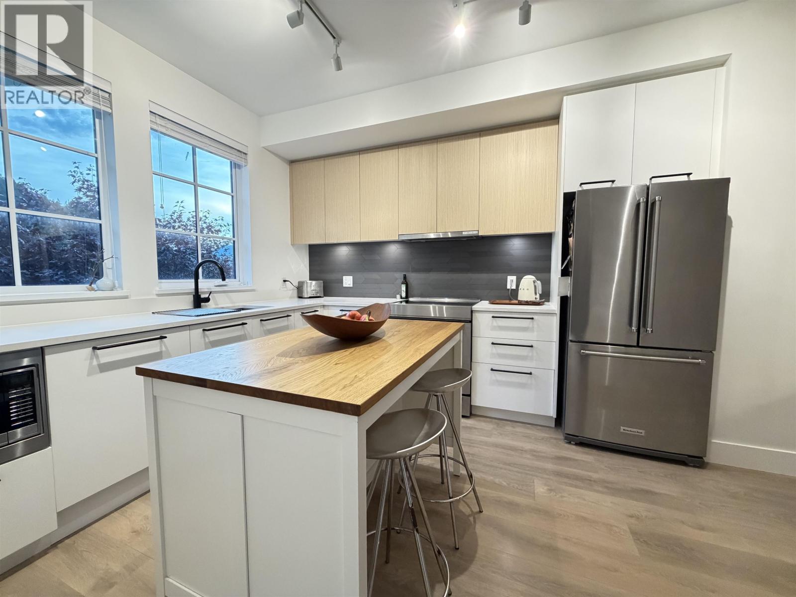 1358 Peakside Place, Squamish, British Columbia  V8B 1A8 - Photo 3 - R3057799