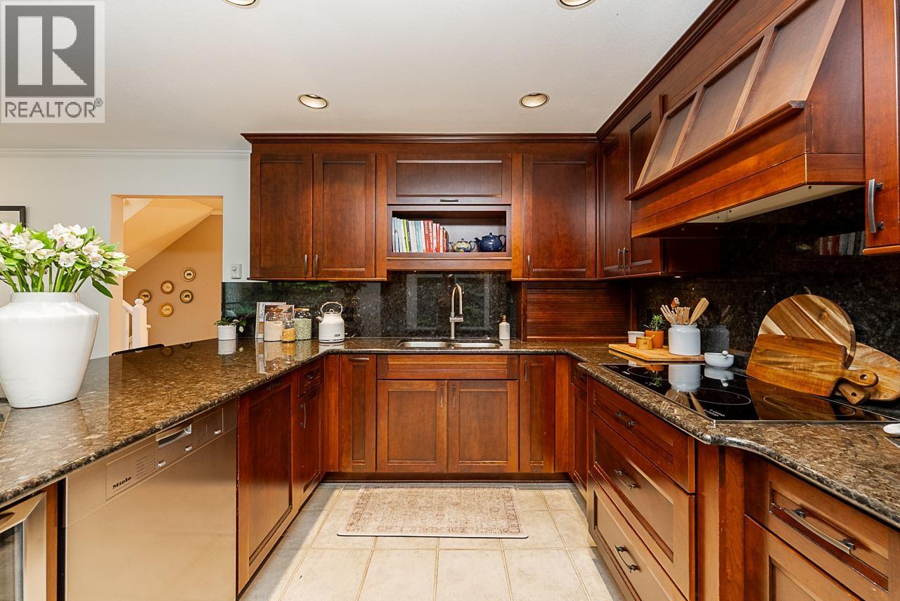 1174 Strathaven Drive, North Vancouver, British Columbia  V7H 2Z6 - Photo 5 - R3057827