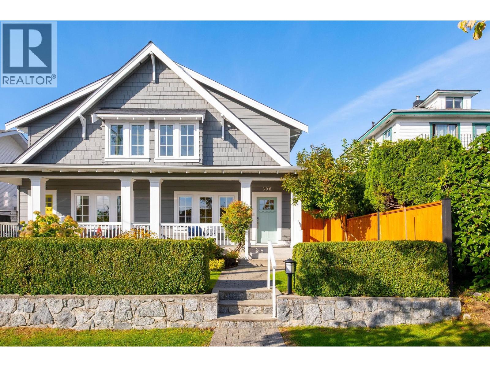 308 E 9TH STREET, North Vancouver, British Columbia