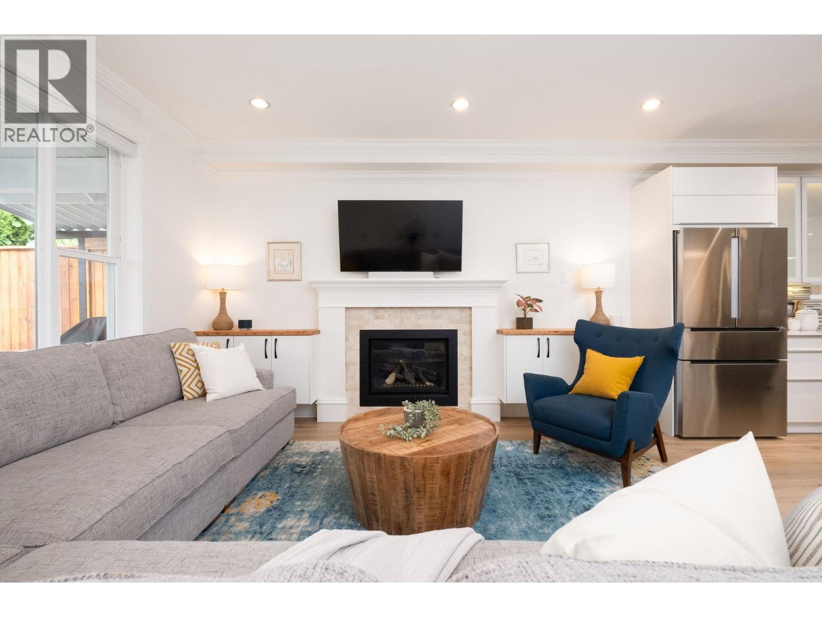 308 E 9th Street, North Vancouver, British Columbia  V7L 2B2 - Photo 4 - R3057829