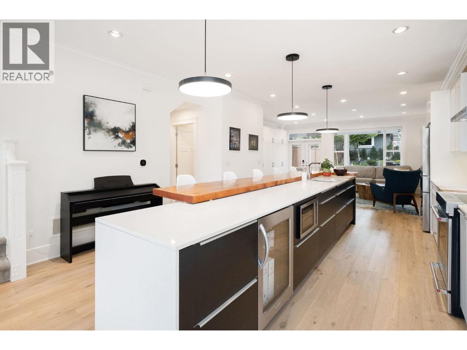 308 E 9th Street, North Vancouver, British Columbia  V7L 2B2 - Photo 8 - R3057829
