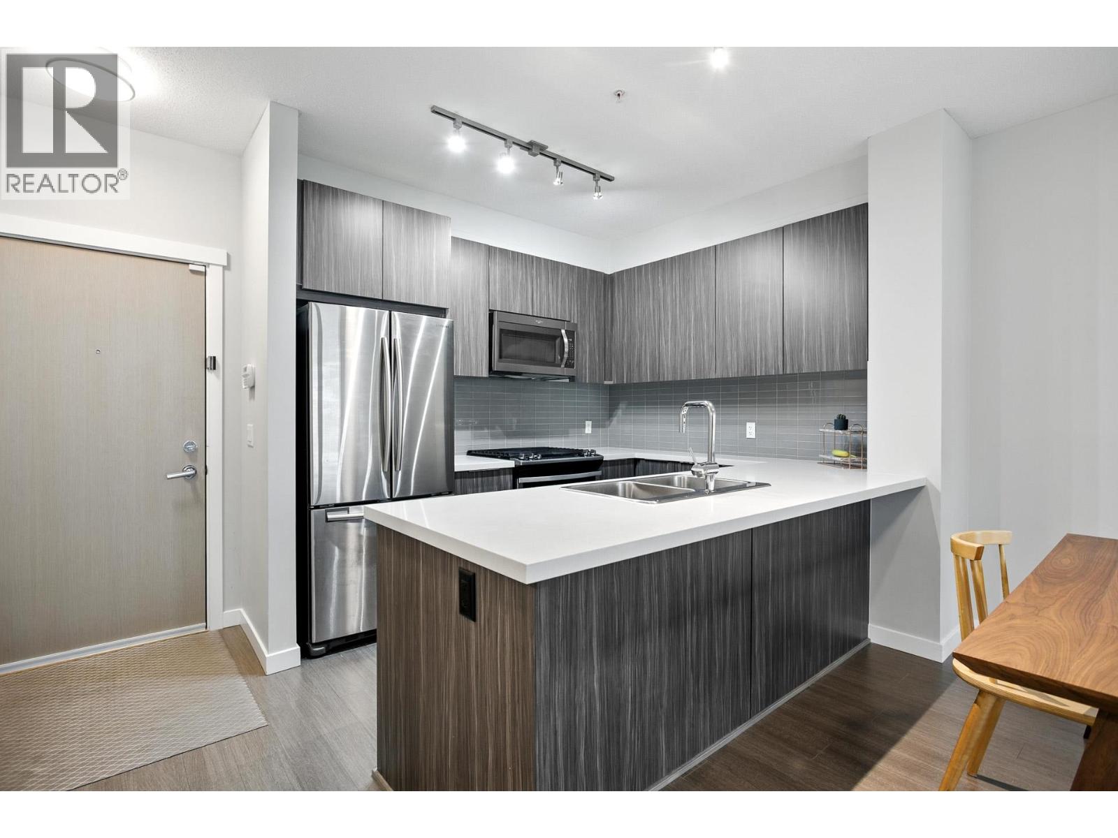 104 607 COTTONWOOD AVENUE, Coquitlam, British Columbia