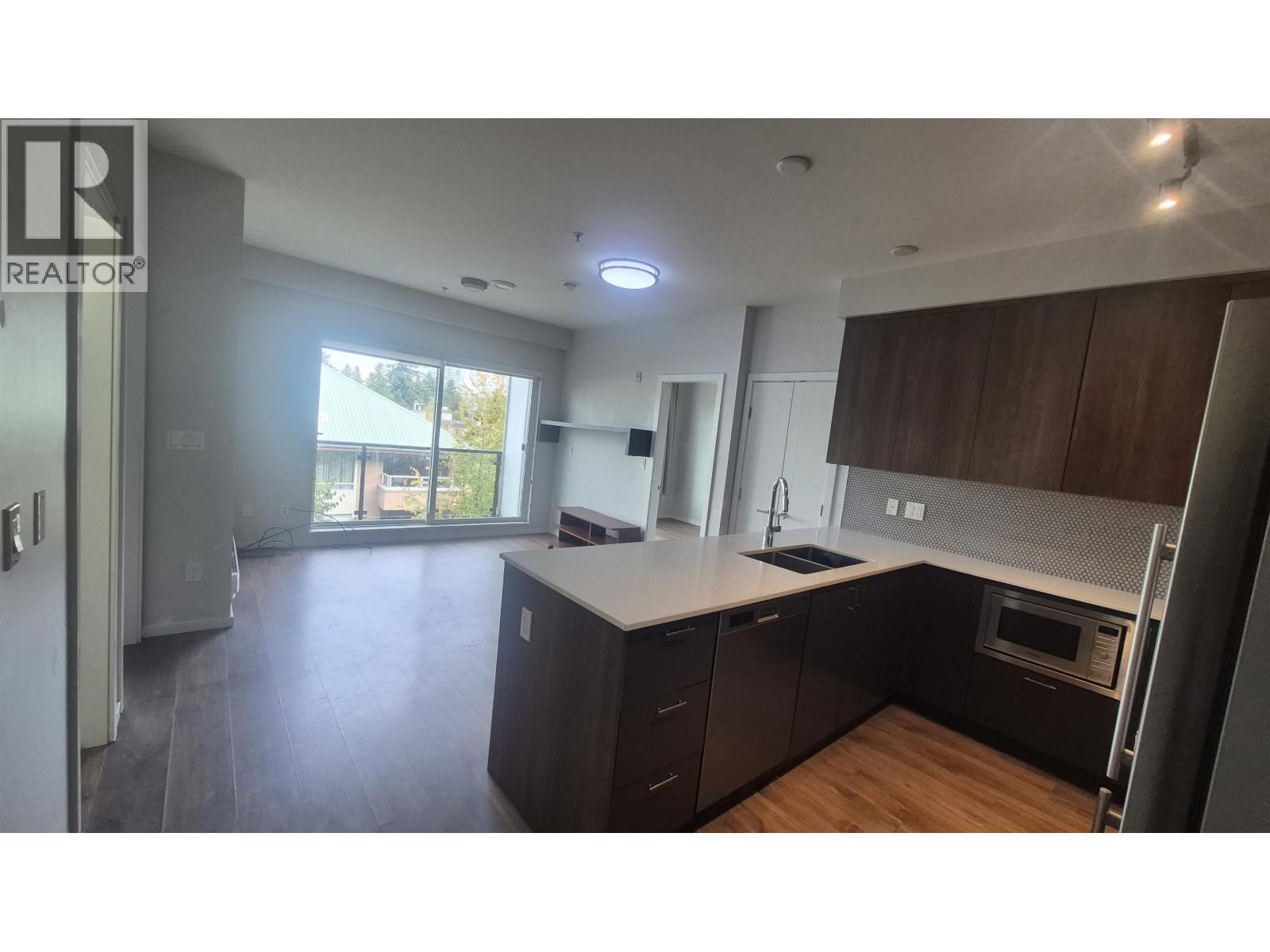 323 6283 Kingsway, Burnaby, British Columbia  V5J 0H3 - Photo 2 - R3057806