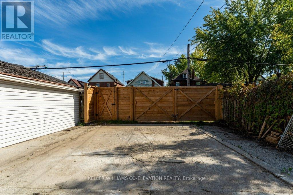 14 Minto Avenue, Hamilton, Ontario  L8L 6E2 - Photo 45 - X12460049