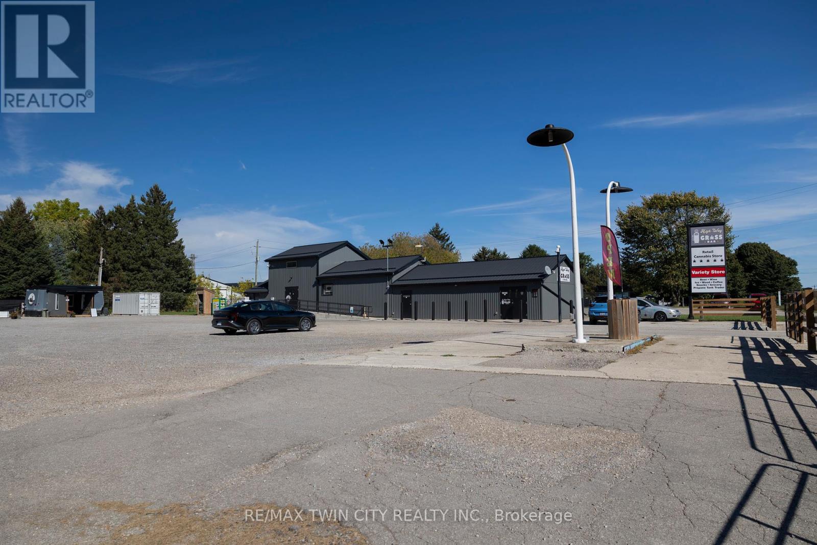 230 Oakland Road, Brant, Ontario  N0E 1R0 - Photo 11 - X12460150