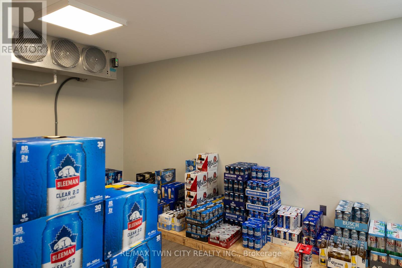 230 Oakland Road, Brant, Ontario  N0E 1R0 - Photo 13 - X12460150