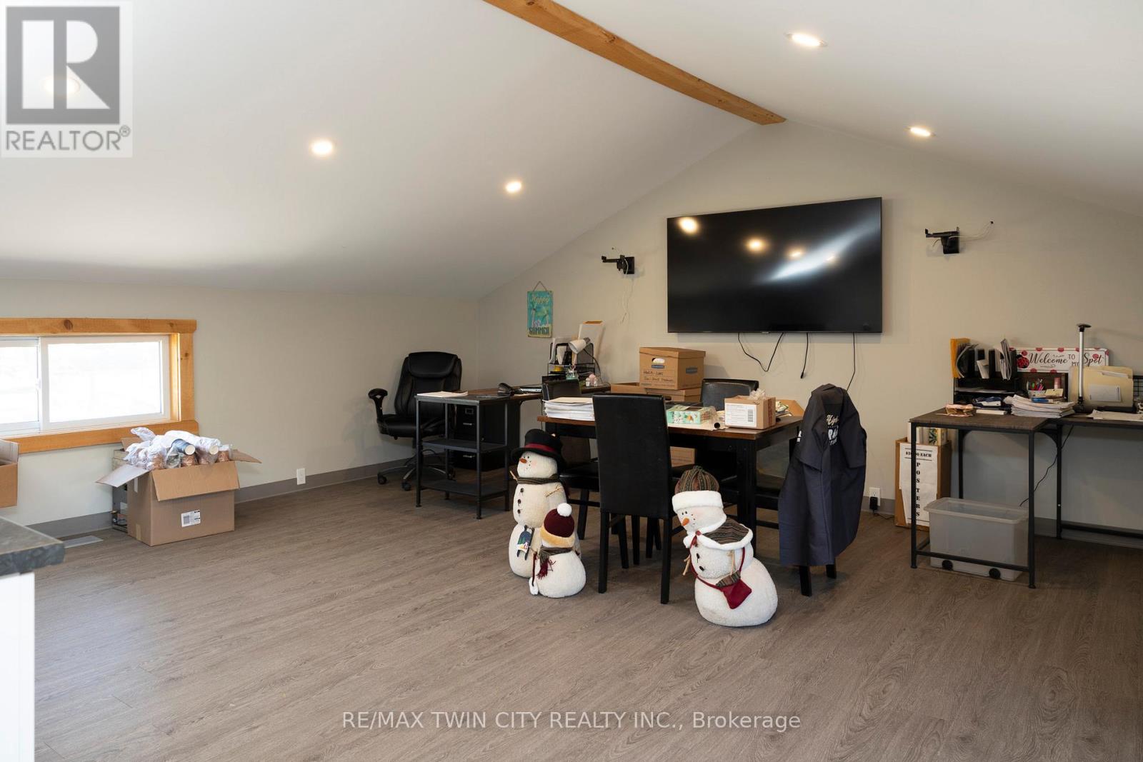 230 Oakland Road, Brant, Ontario  N0E 1R0 - Photo 16 - X12460150
