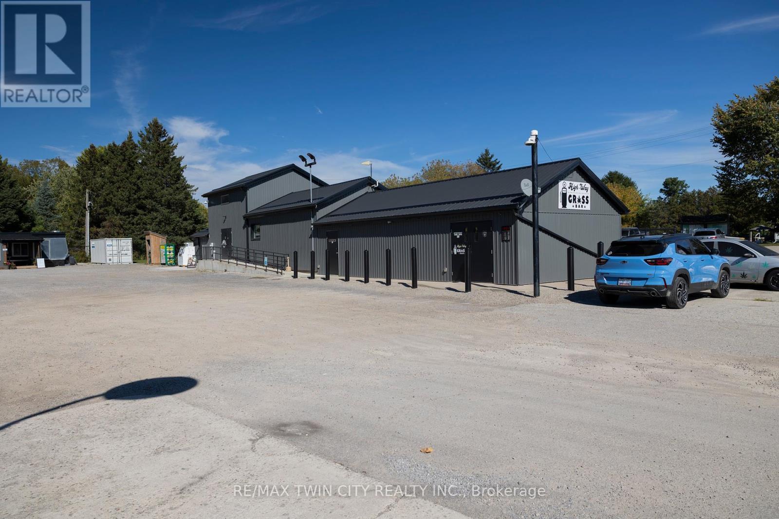 230 Oakland Road, Brant, Ontario  N0E 1R0 - Photo 4 - X12460150