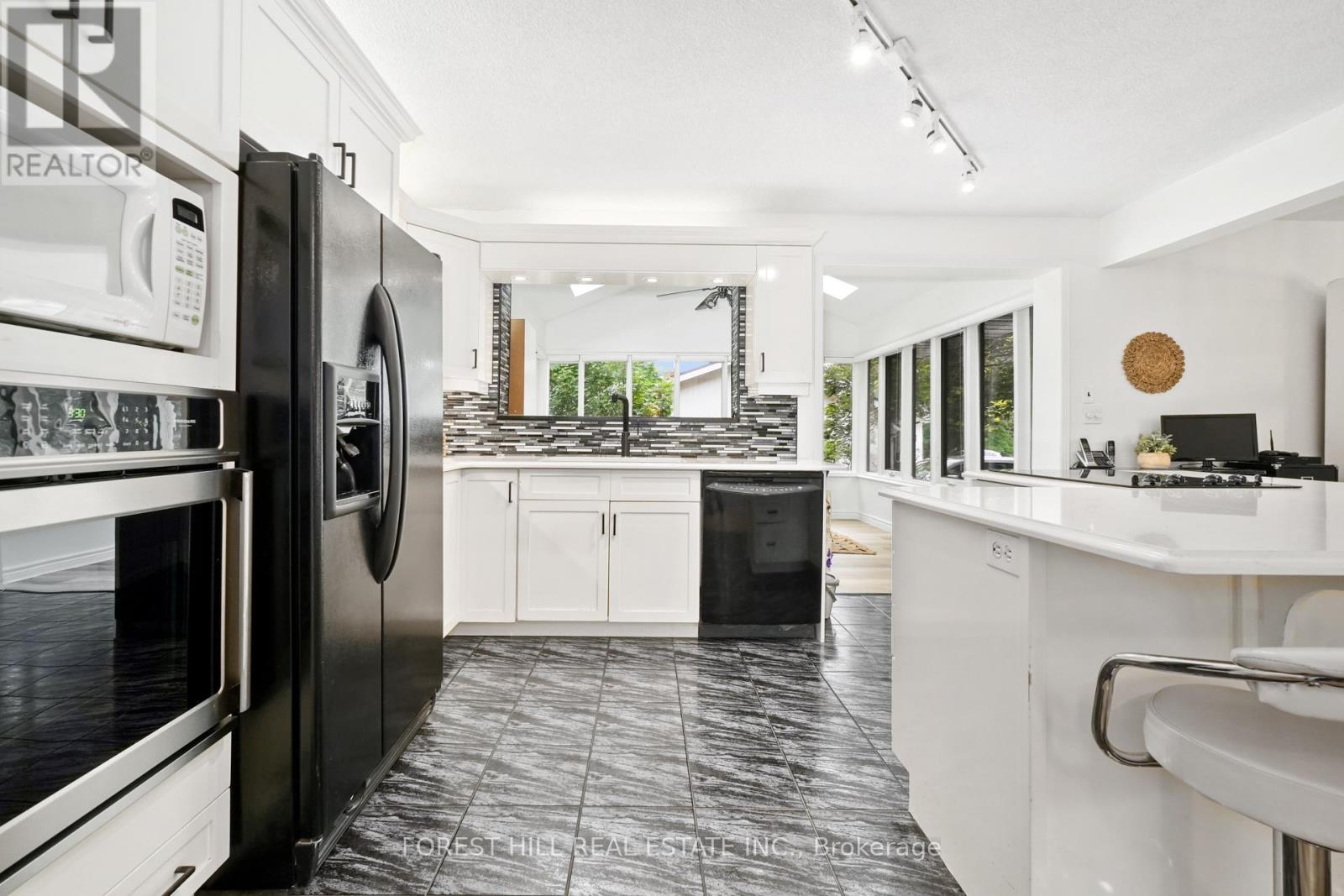 285 Cottonwood Drive, Peterborough West, Ontario  K9J 6N5 - Photo 9 - X12460211
